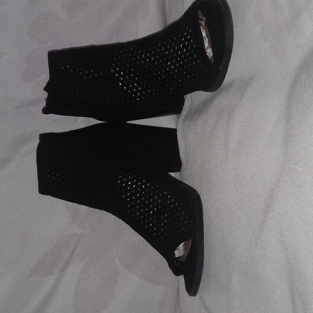 Shoe Dazzle Black Heels size 8.5